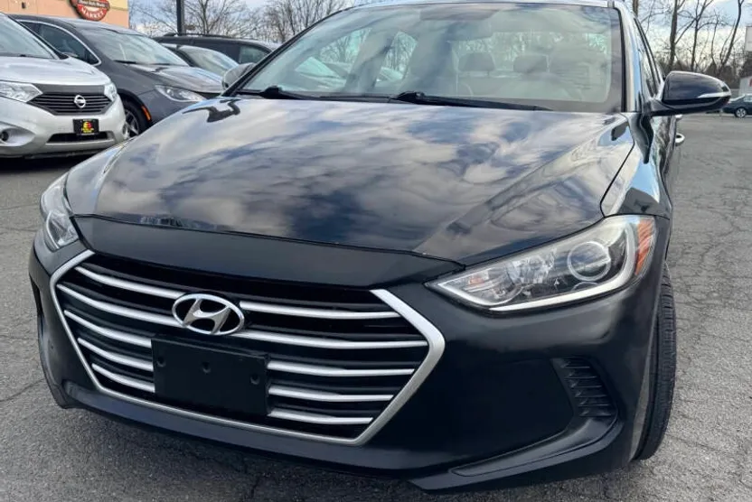 2017 Hyundai Elantra Limited photo 1