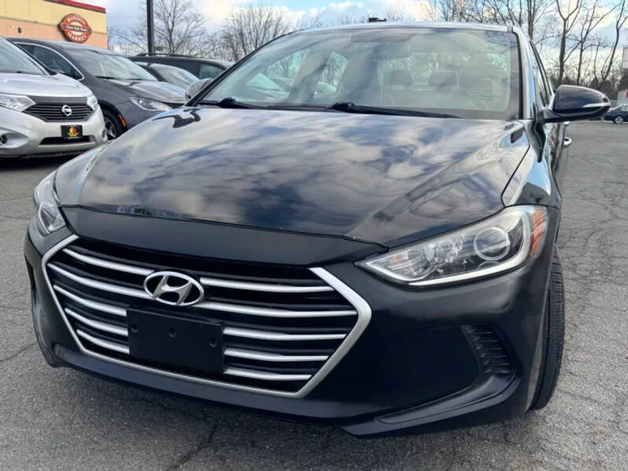 2017 Hyundai Elantra Limited photo 1