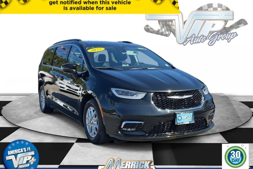 2022 Chrysler Pacifica Touring L photo 1