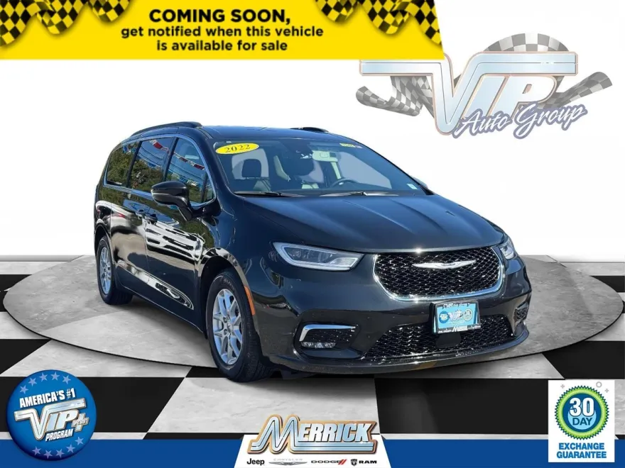 2022 Chrysler Pacifica Touring L photo 1
