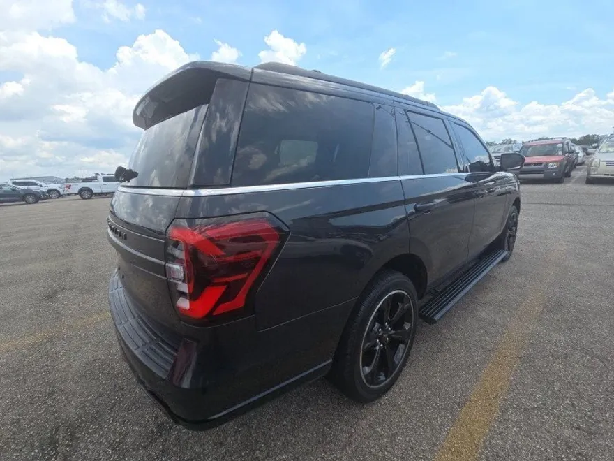 2022 Ford Expedition Limited photo 1