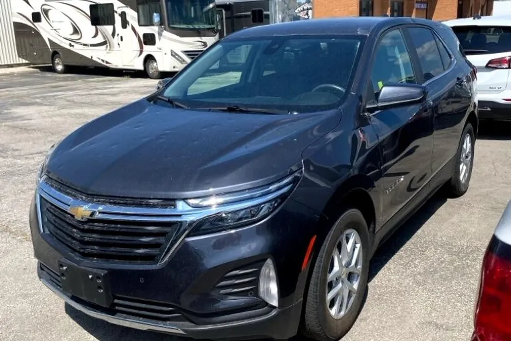 2022 Chevrolet Equinox LT photo 1
