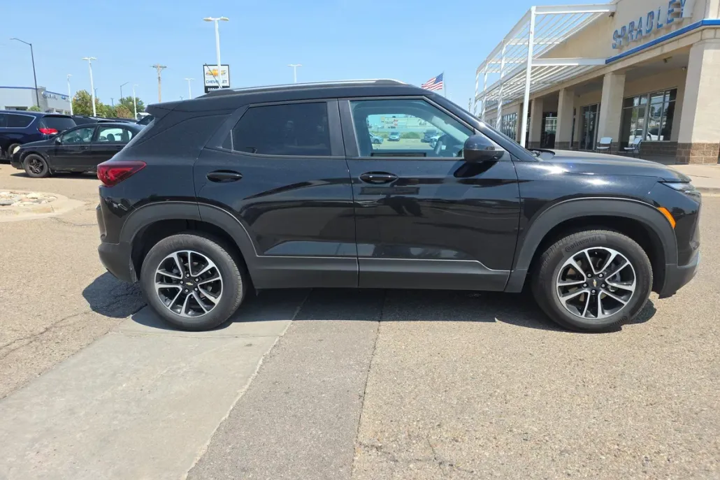 2025 Chevrolet Trailblazer LT photo 1