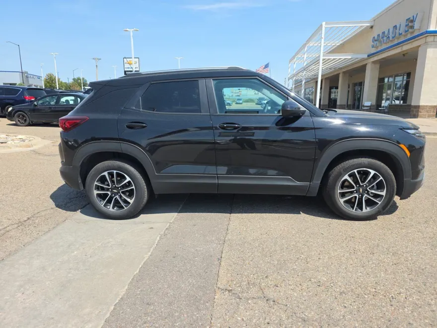 2025 Chevrolet Trailblazer LT photo 1