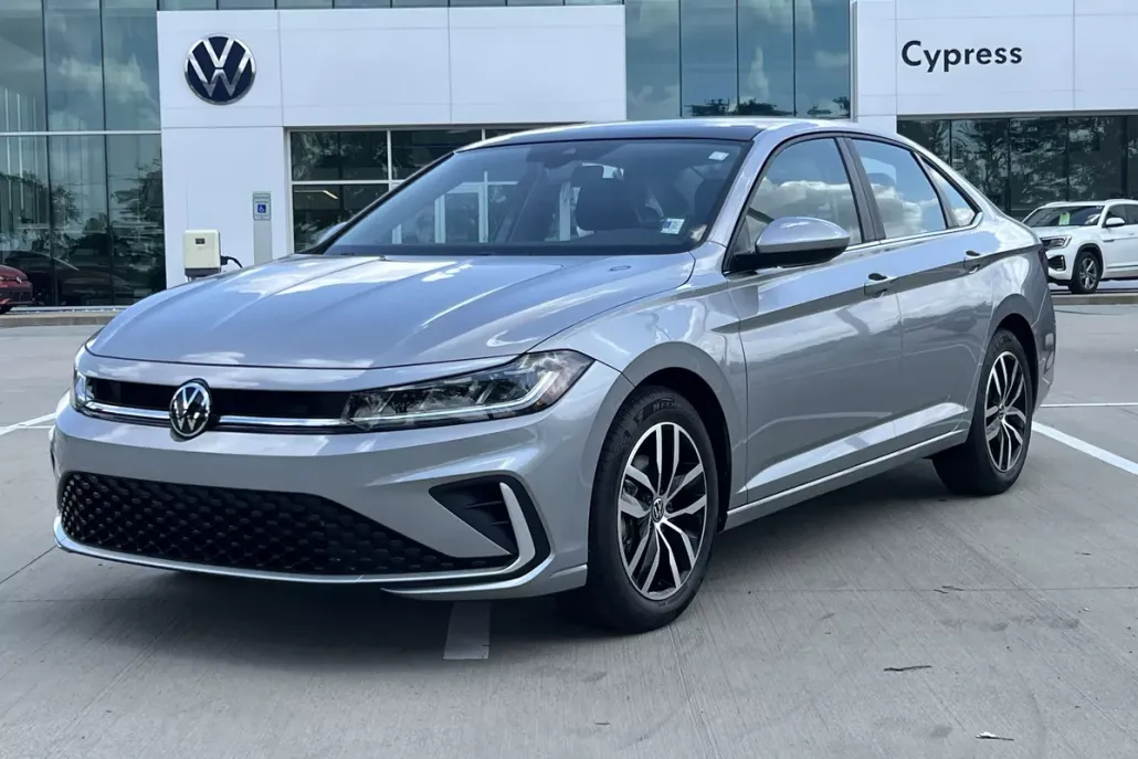 2025 Volkswagen Jetta SE photo 1