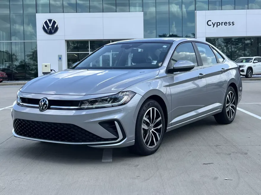 2025 Volkswagen Jetta SE photo 1