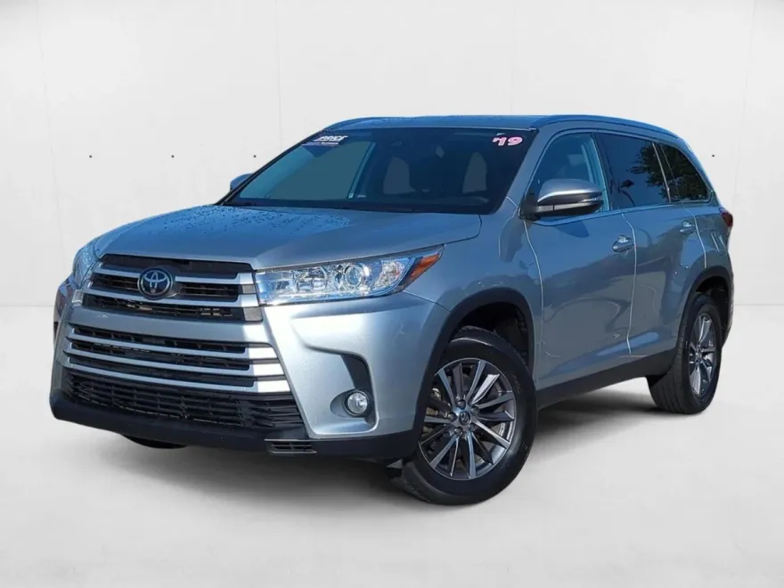 2019 Toyota Highlander XLE photo 1