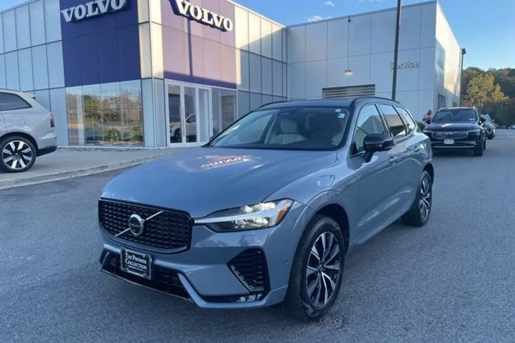 2023 Volvo XC60 B5 Plus photo 1