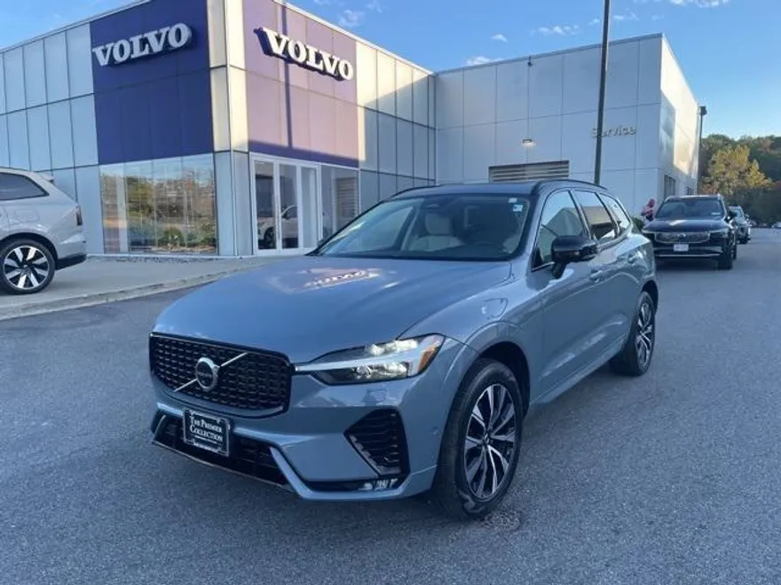 2023 Volvo XC60 B5 Plus photo 1