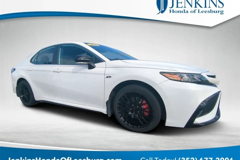 2022 Toyota Camry SE photo 1