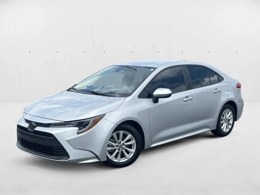 2024 Toyota Corolla LE photo 1
