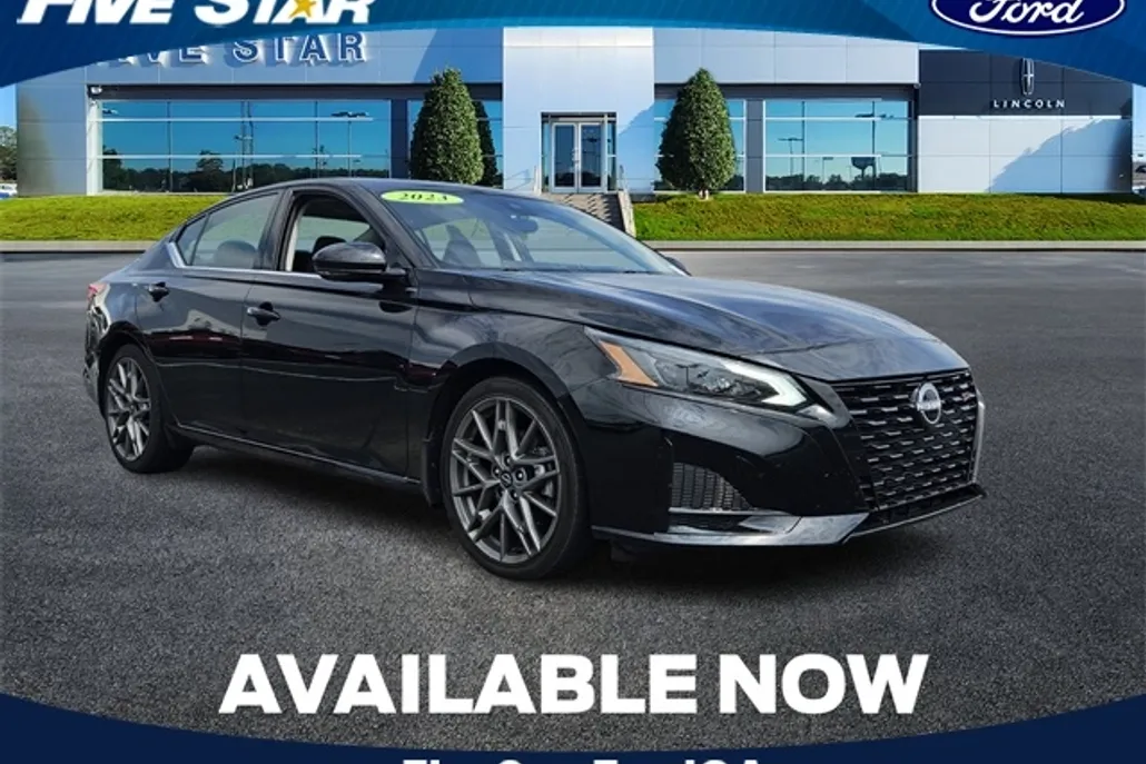 2023 Nissan Altima SR photo 1