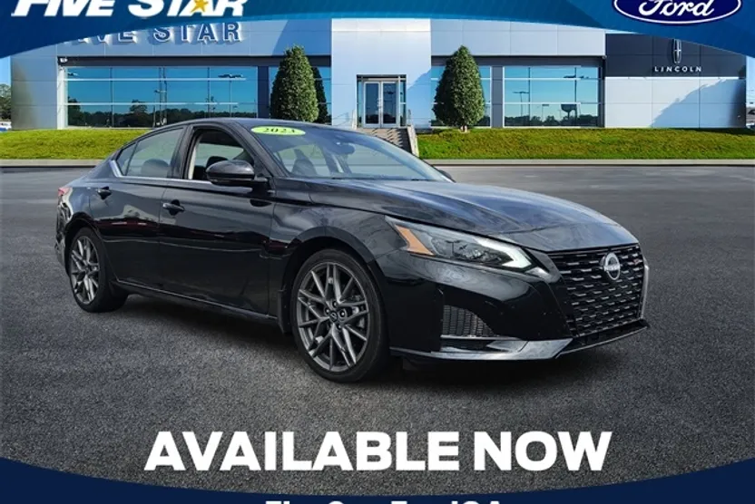 2023 Nissan Altima SR photo 1