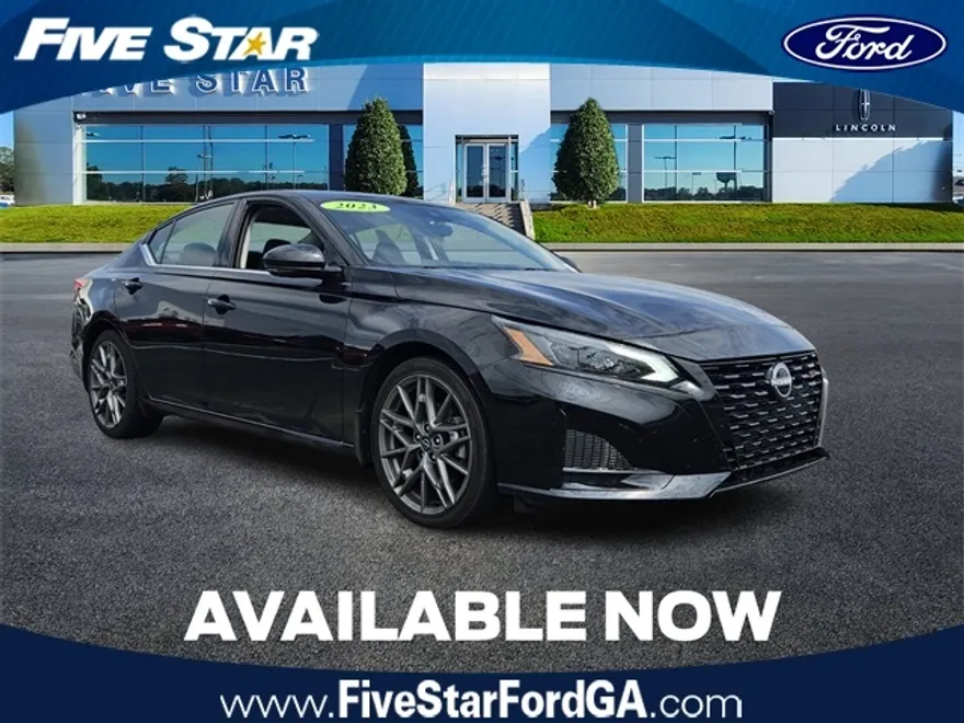 2023 Nissan Altima SR photo 1
