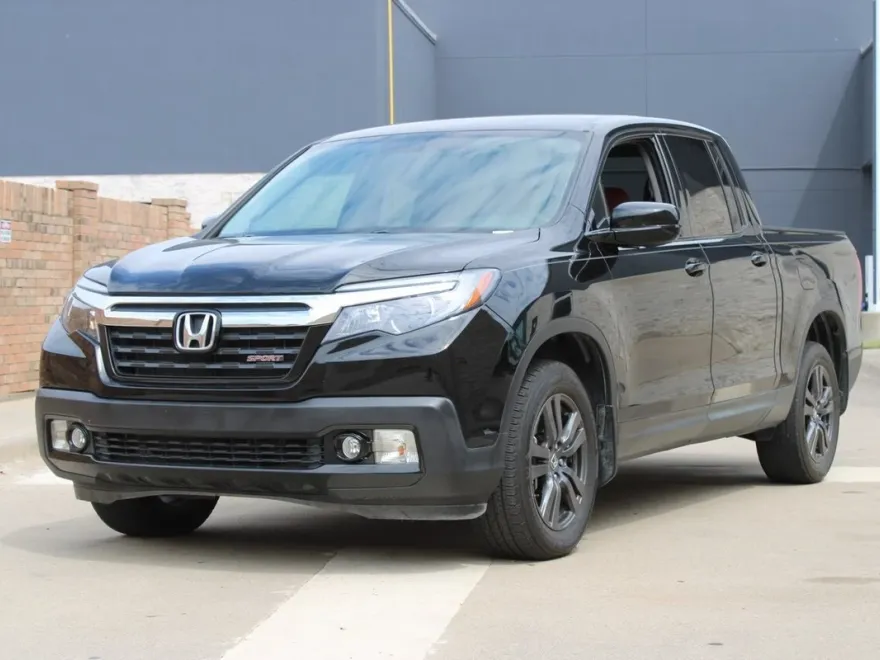 2019 Honda Ridgeline Sport photo 1