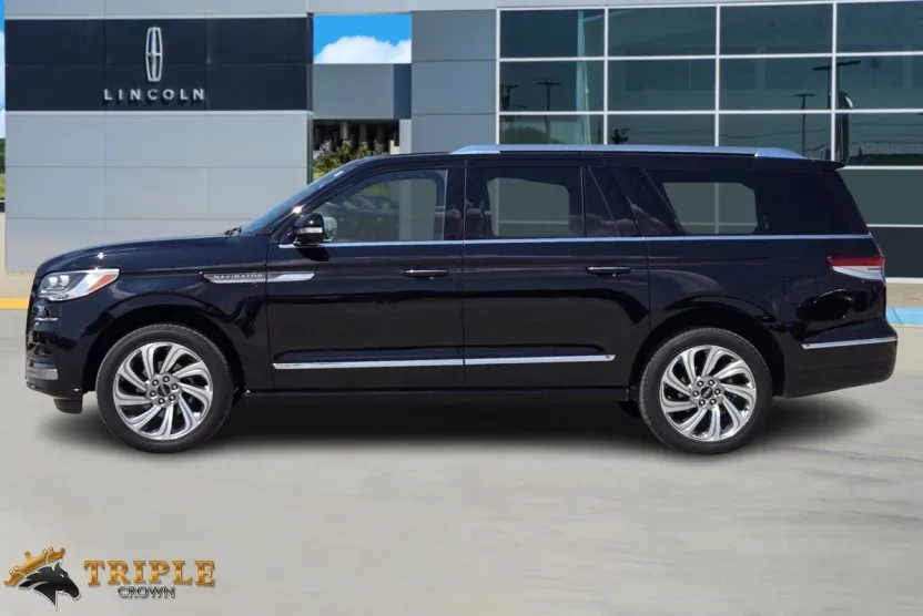2024 Lincoln Navigator L Reserve photo 1