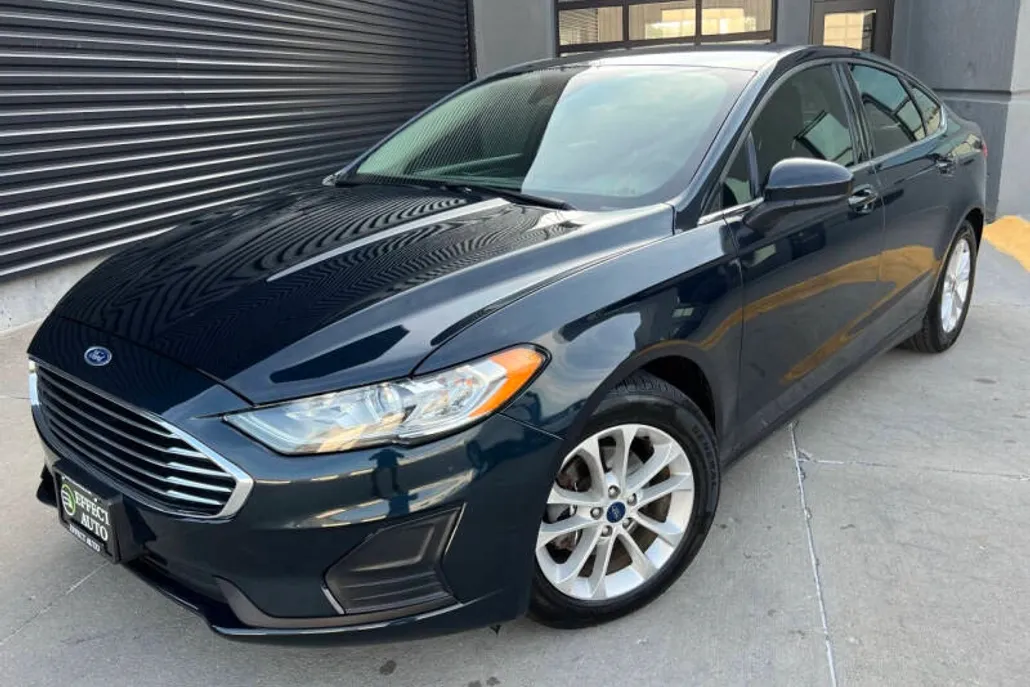 2020 Ford Fusion SE photo 1