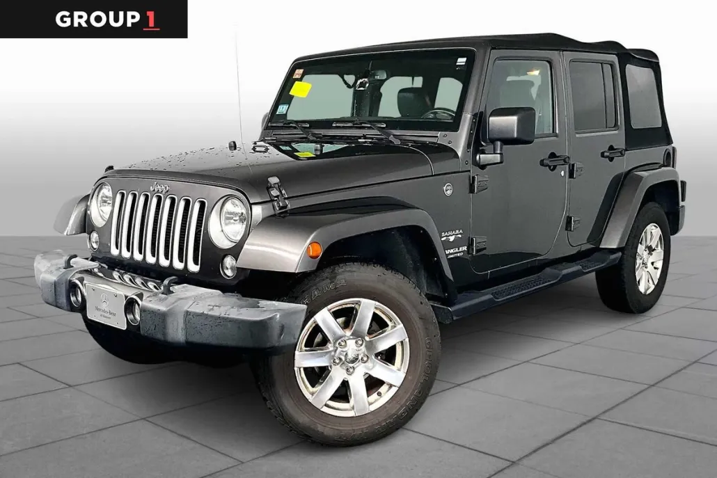 2016 Jeep Wrangler Unlimited Sahara photo 1