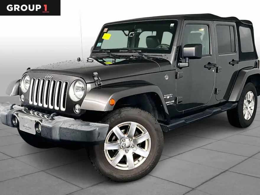 2016 Jeep Wrangler Unlimited Sahara photo 1