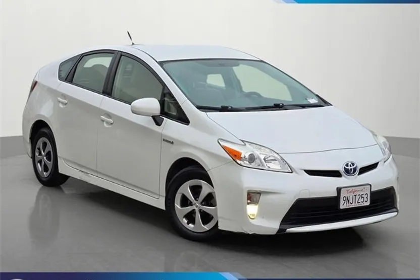 2015 Toyota Prius Four photo 1