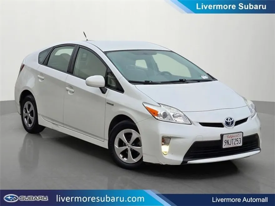 2015 Toyota Prius Four photo 1