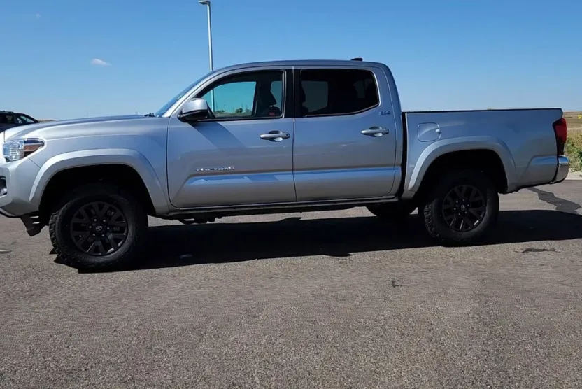 2023 Toyota Tacoma SR5 photo 1