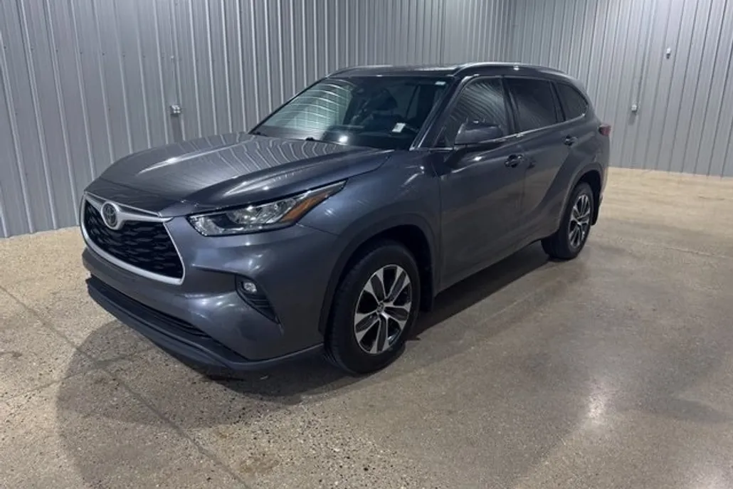 2020 Toyota Highlander XLE photo 1