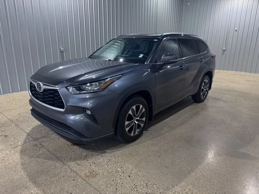 2020 Toyota Highlander XLE photo 1