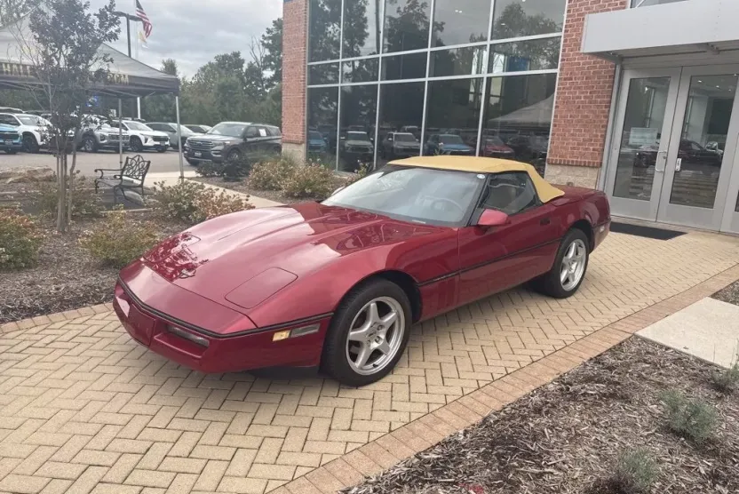 1990 Chevrolet Corvette Base photo 1