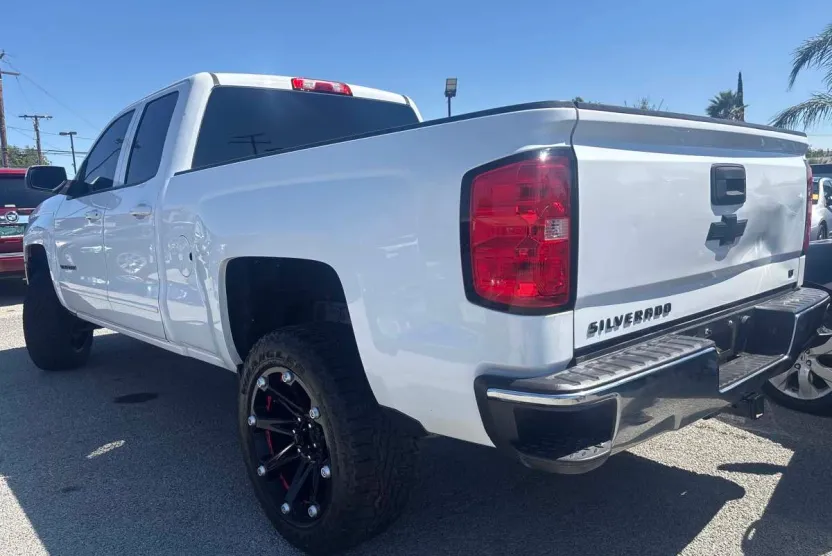 2016 Chevrolet Silverado 1500 LT photo 1