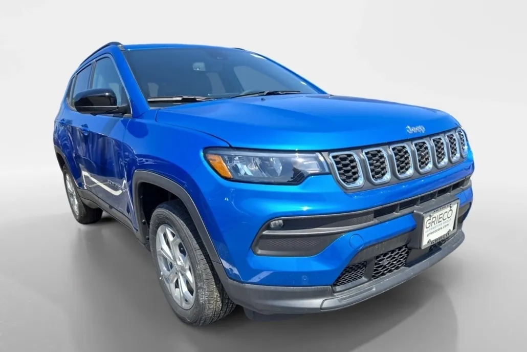 2024 Jeep Compass Latitude photo 1