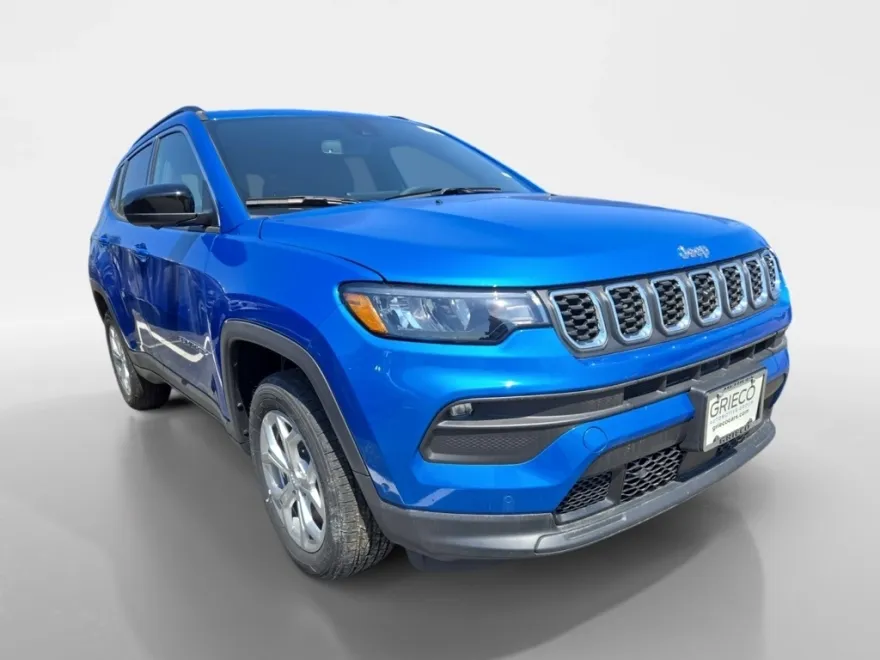 2024 Jeep Compass Latitude photo 1