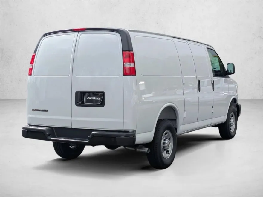 2025 Chevrolet Express Cargo 2500 Base photo 1