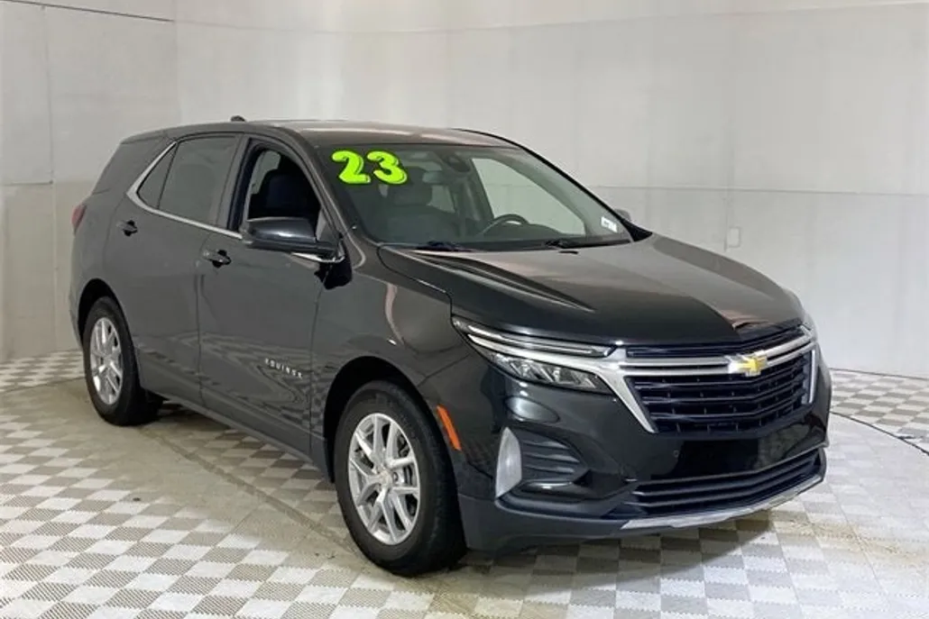 2023 Chevrolet Equinox LT photo 1