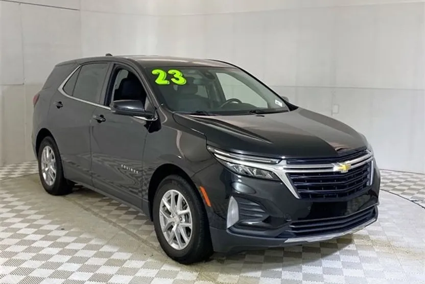 2023 Chevrolet Equinox LT photo 1