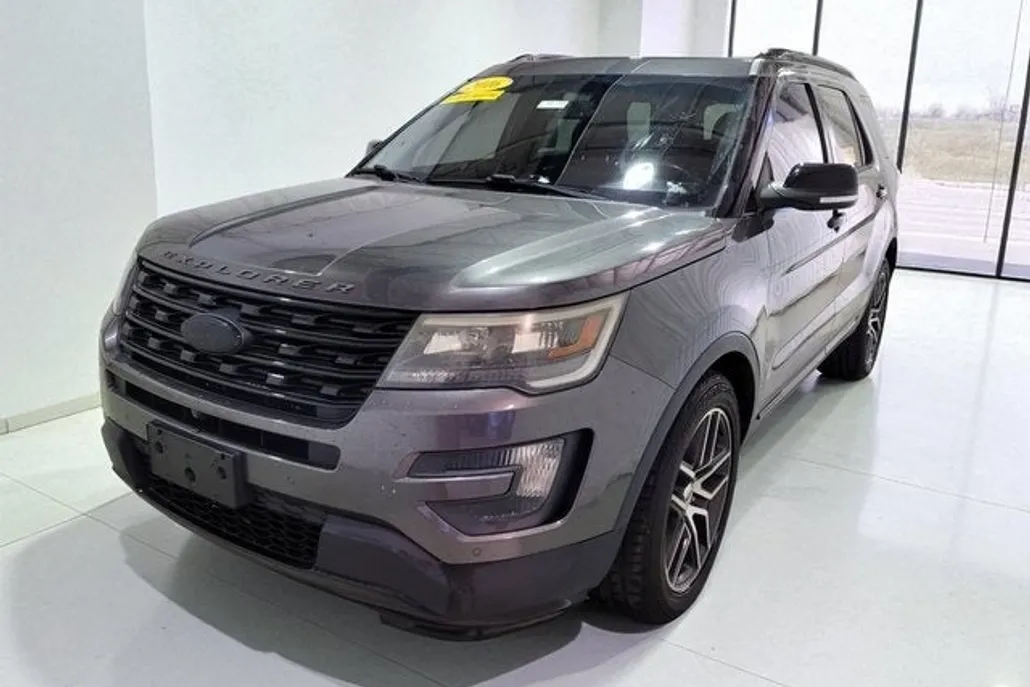 2016 Ford Explorer Sport photo 1
