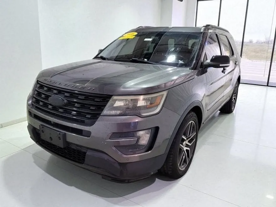 2016 Ford Explorer Sport photo 1