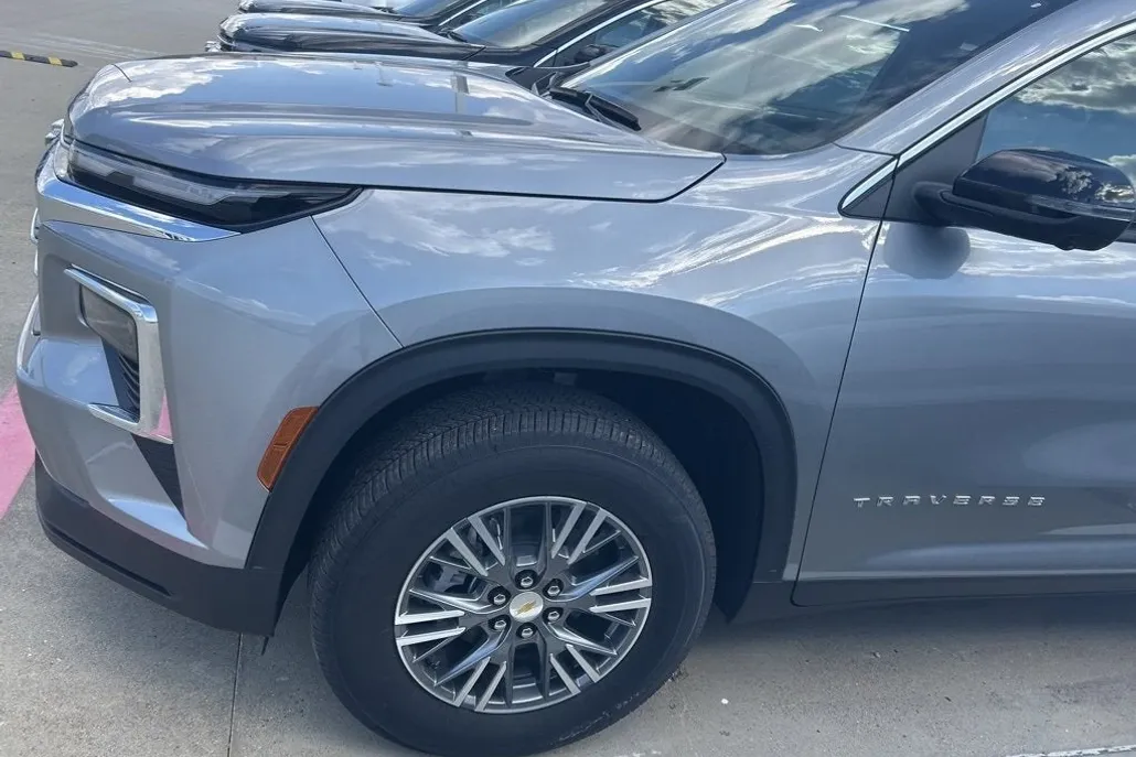 2025 Chevrolet Traverse photo 1