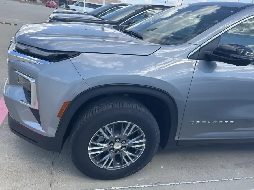 2025 Chevrolet Traverse photo 1