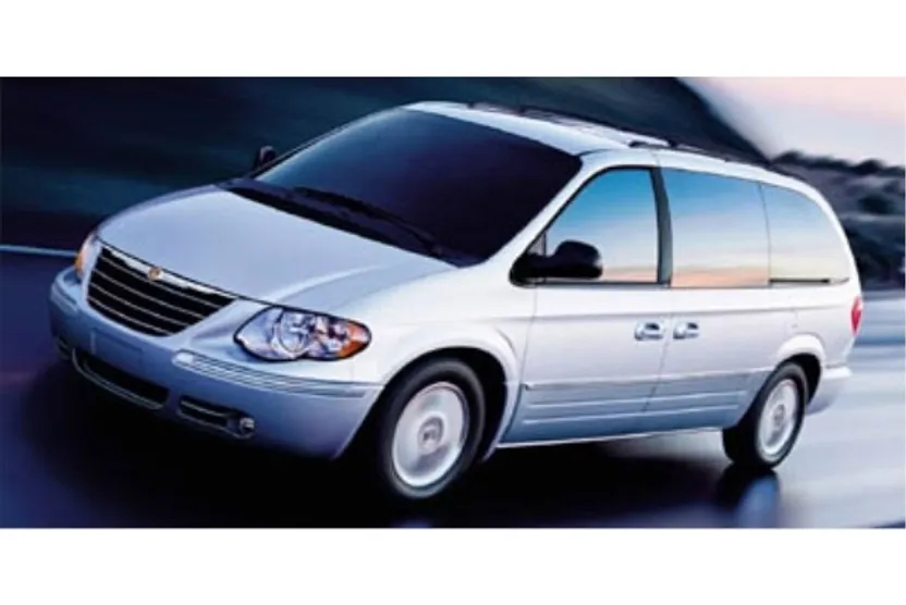 2005 Chrysler Town & Country Touring photo 1