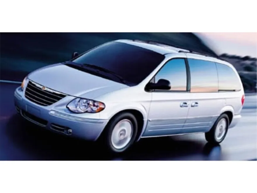2005 Chrysler Town & Country Touring photo 1