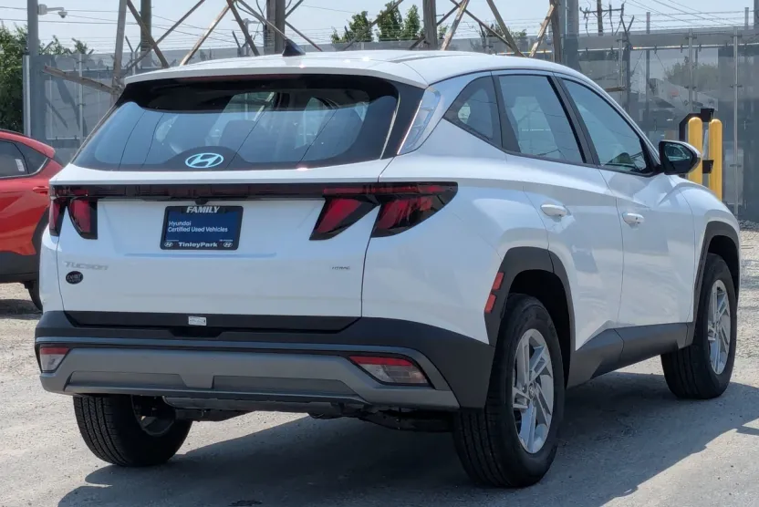 2025 Hyundai Tucson SE photo 1
