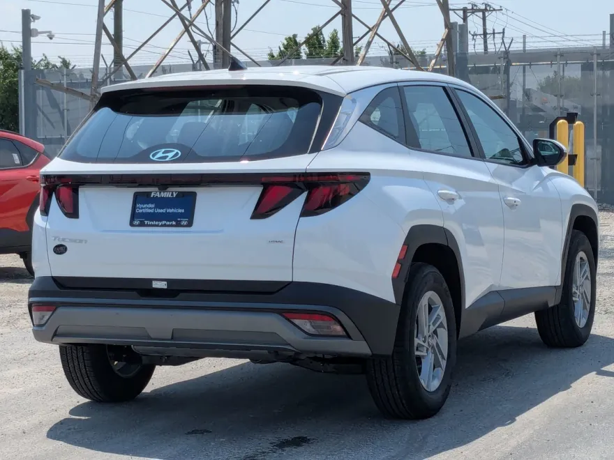 2025 Hyundai Tucson SE photo 1