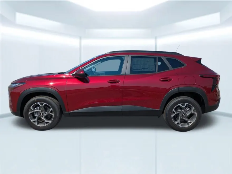 2025 Chevrolet Trax LT photo 1