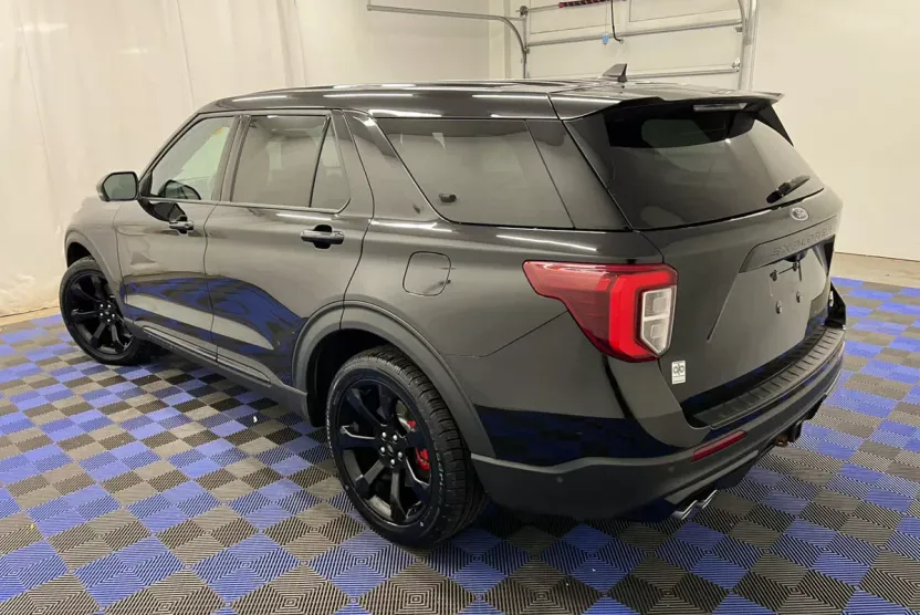 2021 Ford Explorer ST photo 1