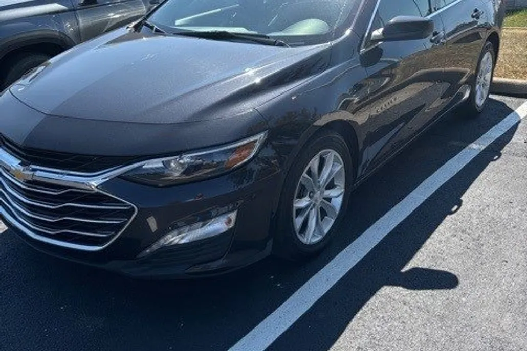2023 Chevrolet Malibu 1LT photo 1