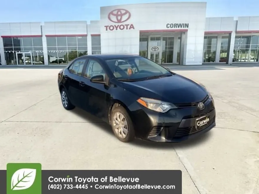 2016 Toyota Corolla LE photo 1