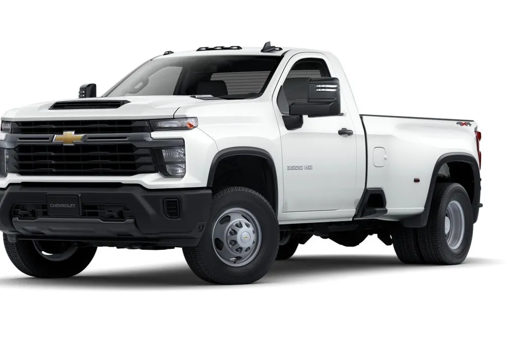 2025 Chevrolet Silverado 3500HD photo 1