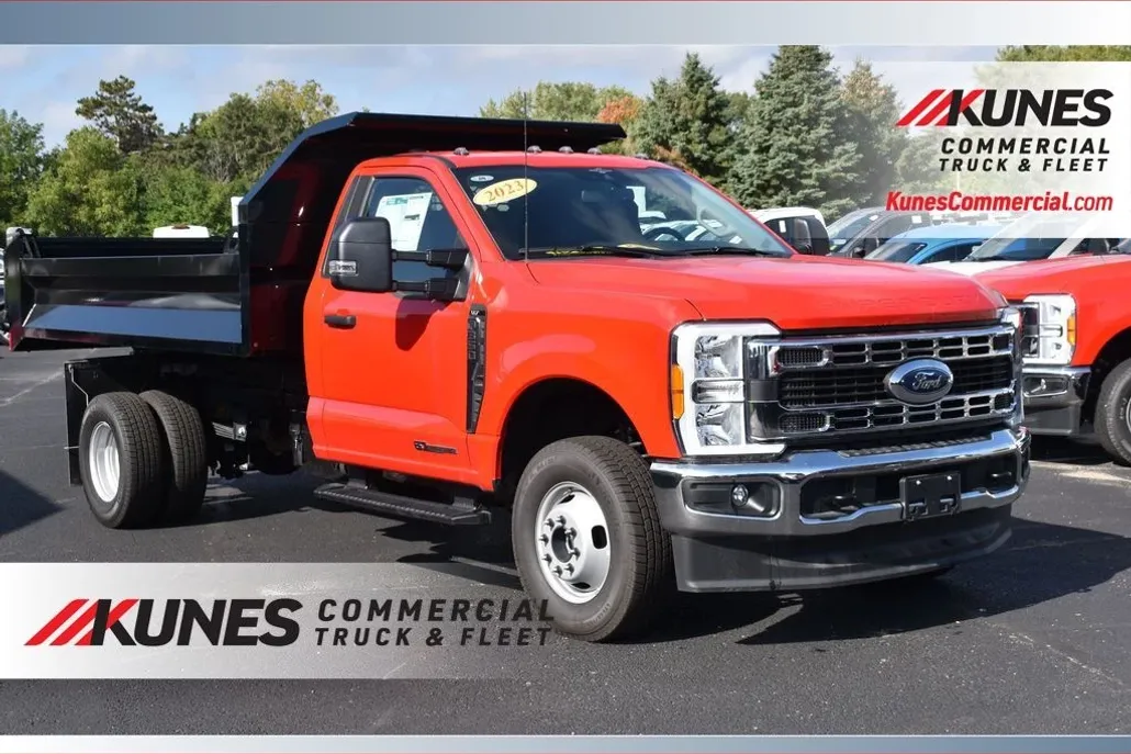 2023 Ford F-350 XLT photo 1