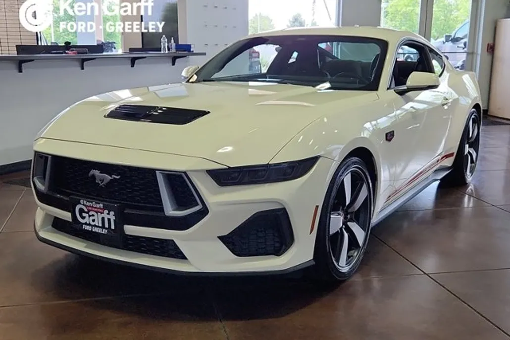 2025 Ford Mustang GT Premium photo 1